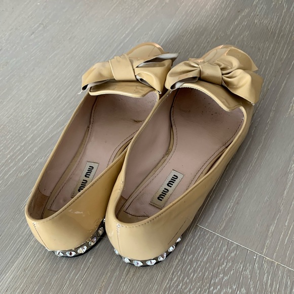 Miu Miu Vernice Cipria Beige Bow Patent Leather Jewel Heel Ballet Flats Size 37 - Picture 2 of 6